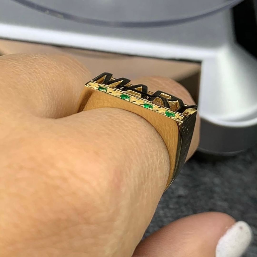 Anillo de Nombre con Circones Verdes